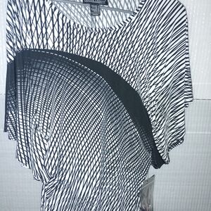 Frank Lyman Design Black and White Graphic Top with Tag
